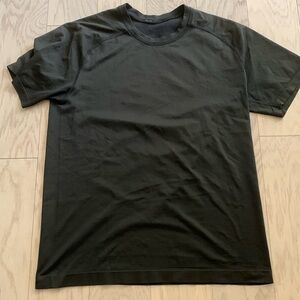 Lululemon Men’s Medium Top